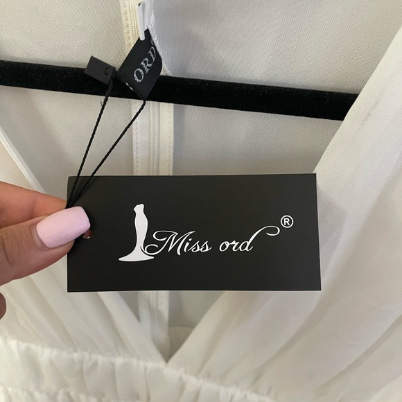 White Flowy arm Dress - Picture 4 of 10